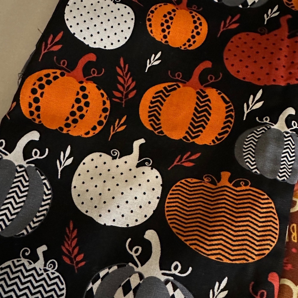 2 Yards Thanksgiving Fall Fabric Bundle Pumpkins Turkeys 44 Inch Wide Cotton - Picture 2 of 3